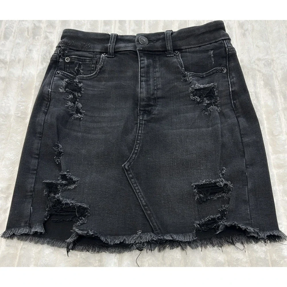 American Eagle Next Level Stretch Curvy Hi-Rise Black Distressed Denim‎ Mini